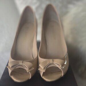 Enzo Angiolini Cream Patent Peep toe with bow Heels